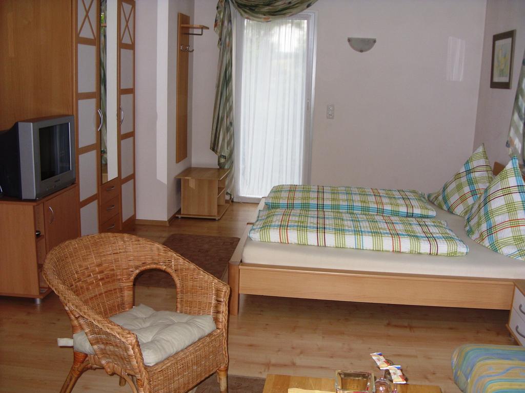 Pension Fitnessoase Eußenheim Habitación foto