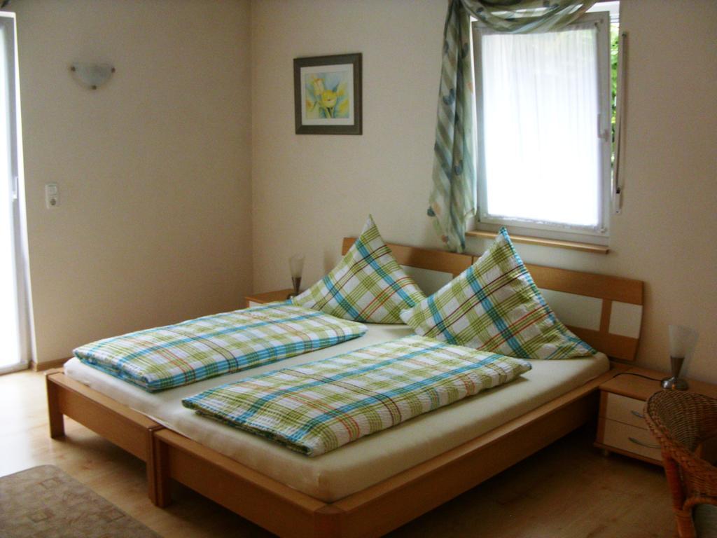 Pension Fitnessoase Eußenheim Habitación foto